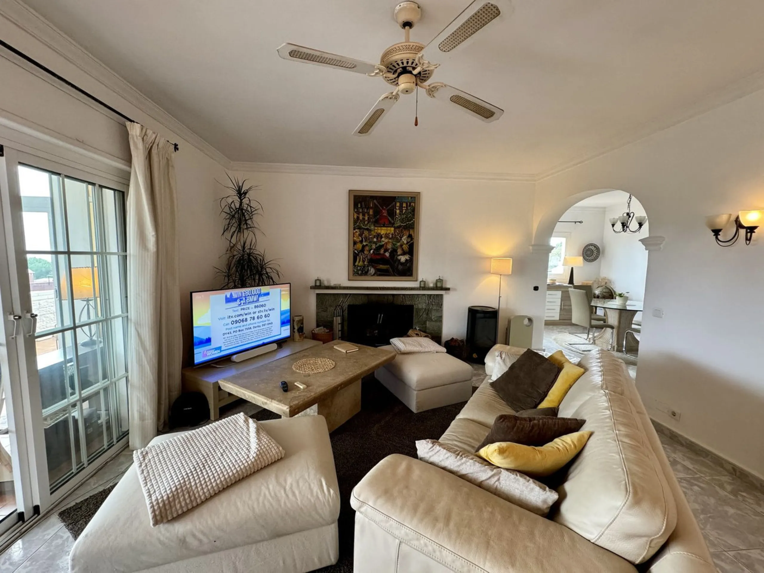 Welcome to this detached villa located in the highly sought-after area of Mijas, offering breathtaking views of sea and mountain…an enviable location, and a multitude of desirable features. Situated on a tranquil urbanization, this property spans across t