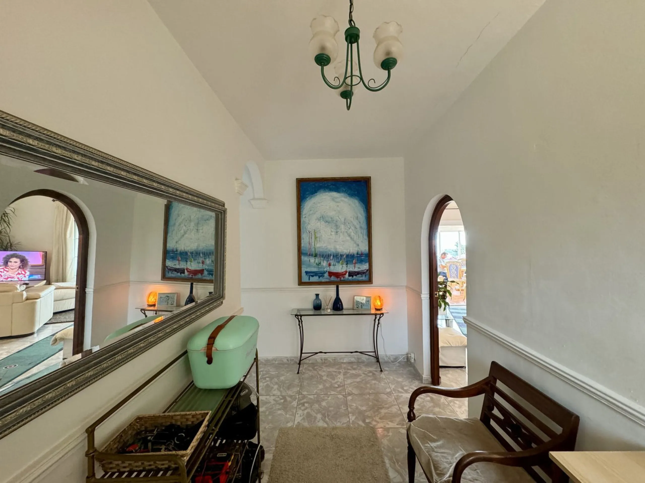 Welcome to this detached villa located in the highly sought-after area of Mijas, offering breathtaking views of sea and mountain…an enviable location, and a multitude of desirable features. Situated on a tranquil urbanization, this property spans across t