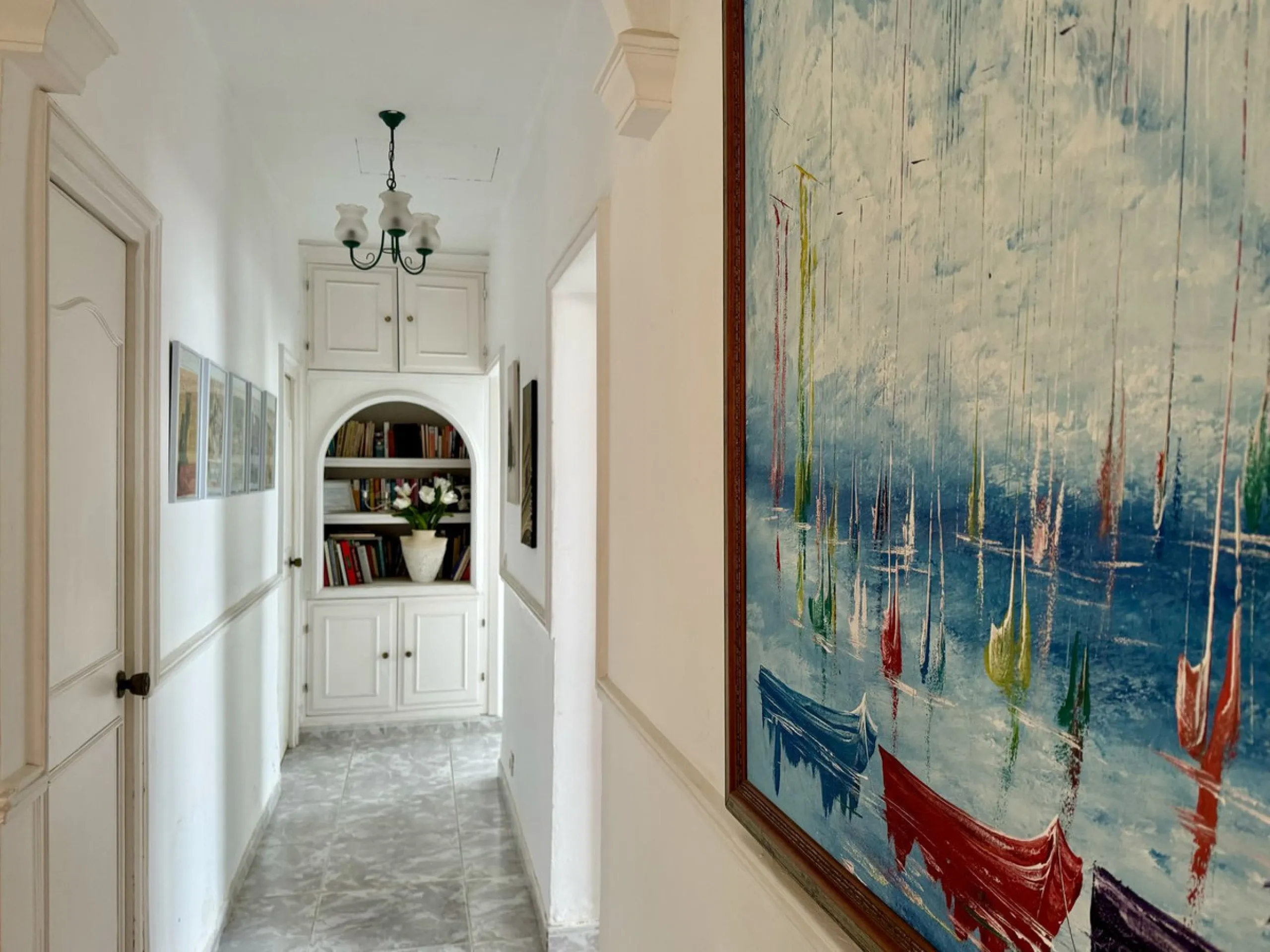 Welcome to this detached villa located in the highly sought-after area of Mijas, offering breathtaking views of sea and mountain…an enviable location, and a multitude of desirable features. Situated on a tranquil urbanization, this property spans across t