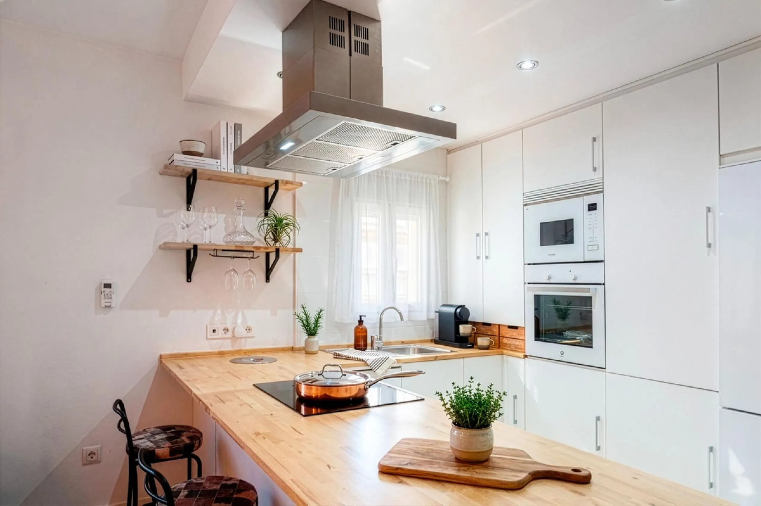 **Flat for Sale in a Quiet Area – Your Seaside Retreat! **