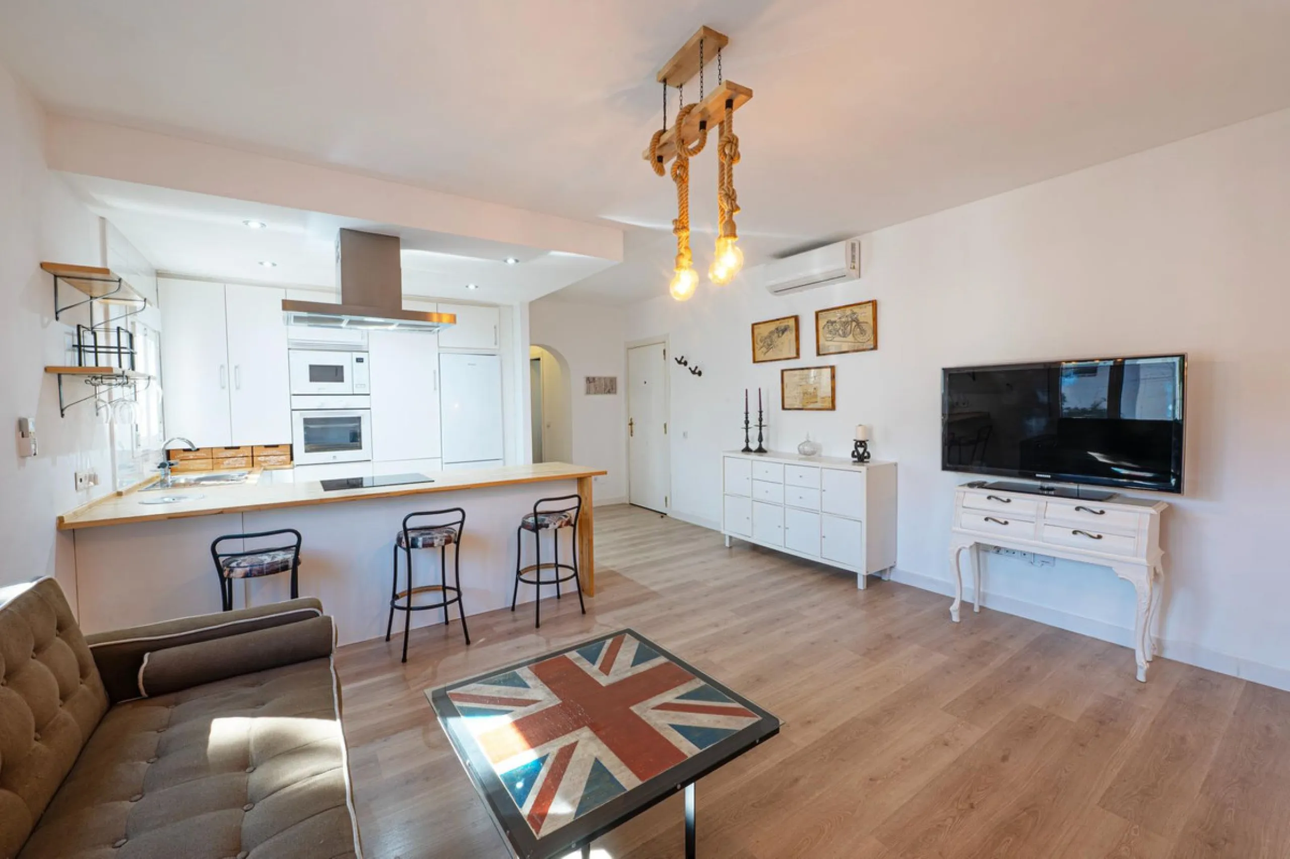 **Flat for Sale in a Quiet Area – Your Seaside Retreat! **