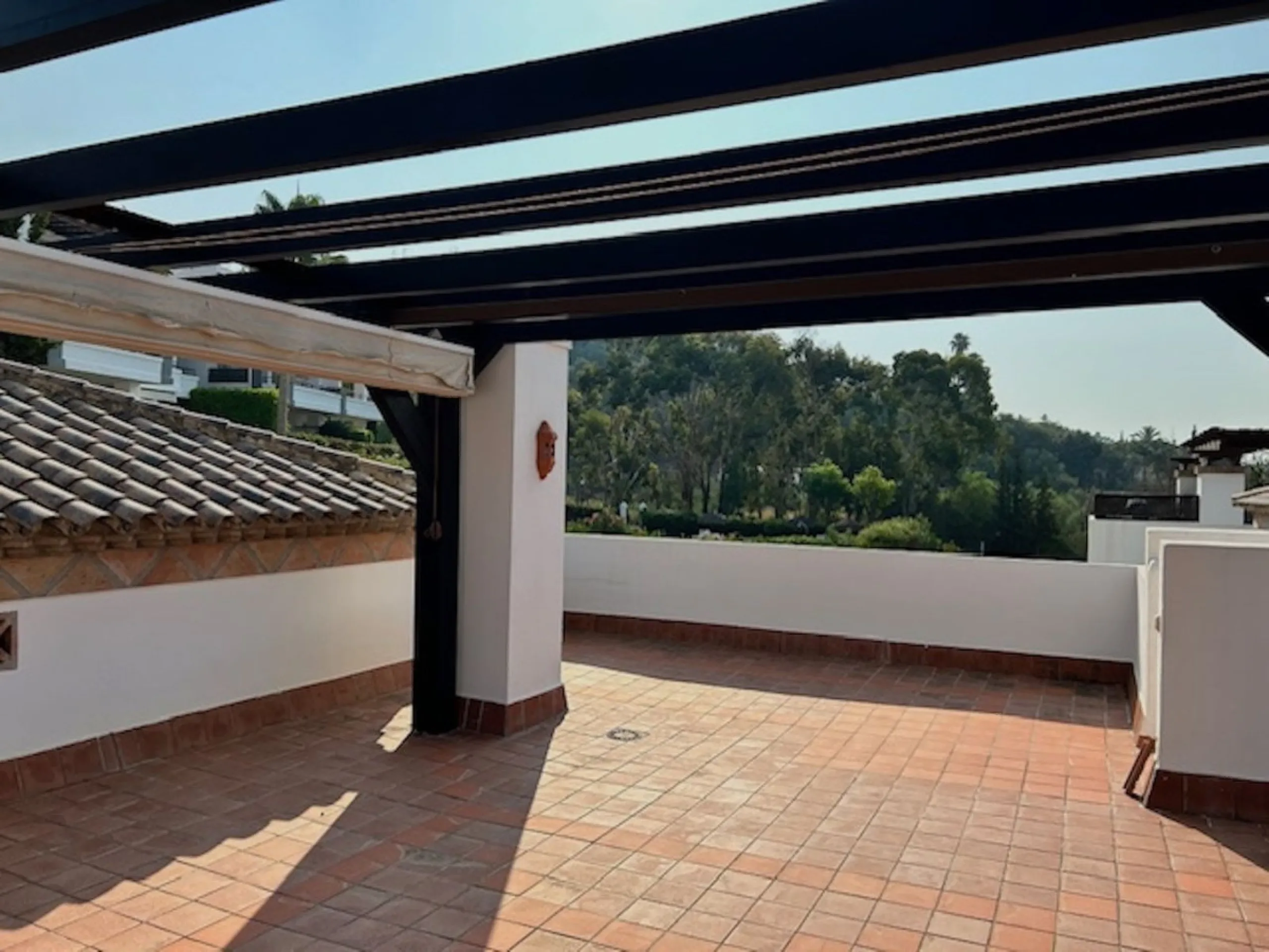 Apartment - Penthouse в продаже в Benahavís, Málaga. В доме 3 спален и 2 ванных комнат. Площадь дома 98 м²