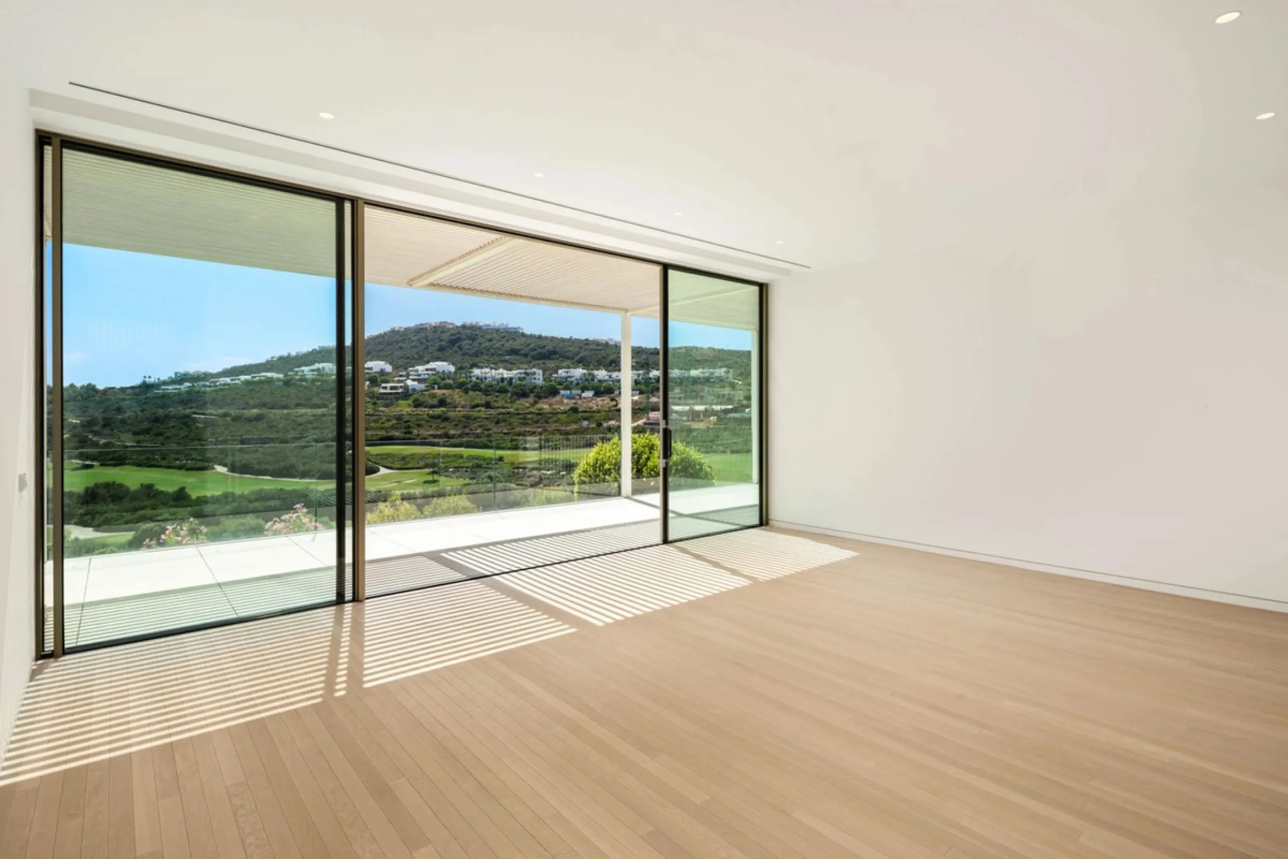 House - Detached Villa в продаже в Casares, Málaga. В доме 5 спален и 7 ванных комнат. Площадь дома 752 м². Площадь участка 2145 м²