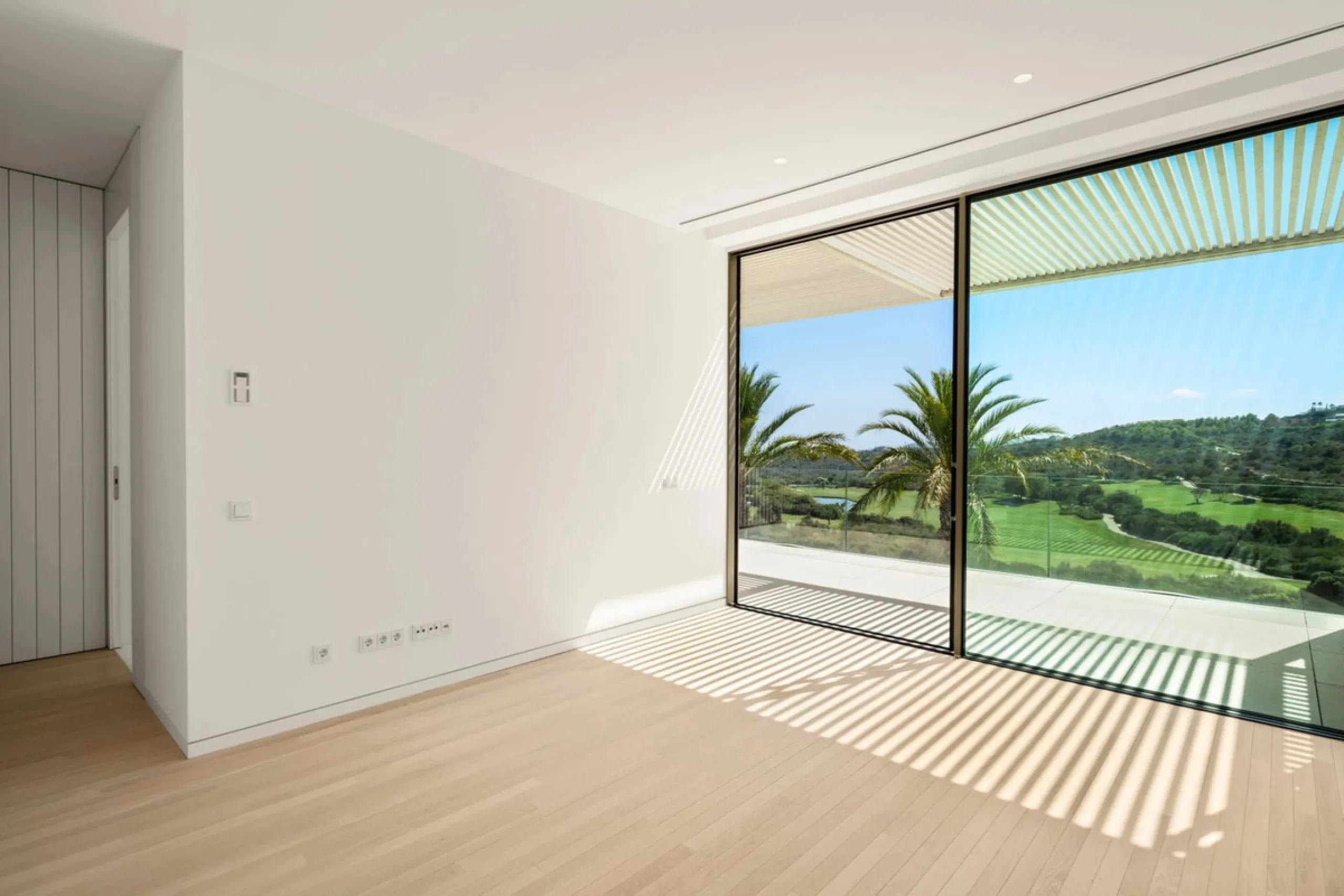 House - Detached Villa в продаже в Casares, Málaga. В доме 5 спален и 7 ванных комнат. Площадь дома 752 м². Площадь участка 2145 м²