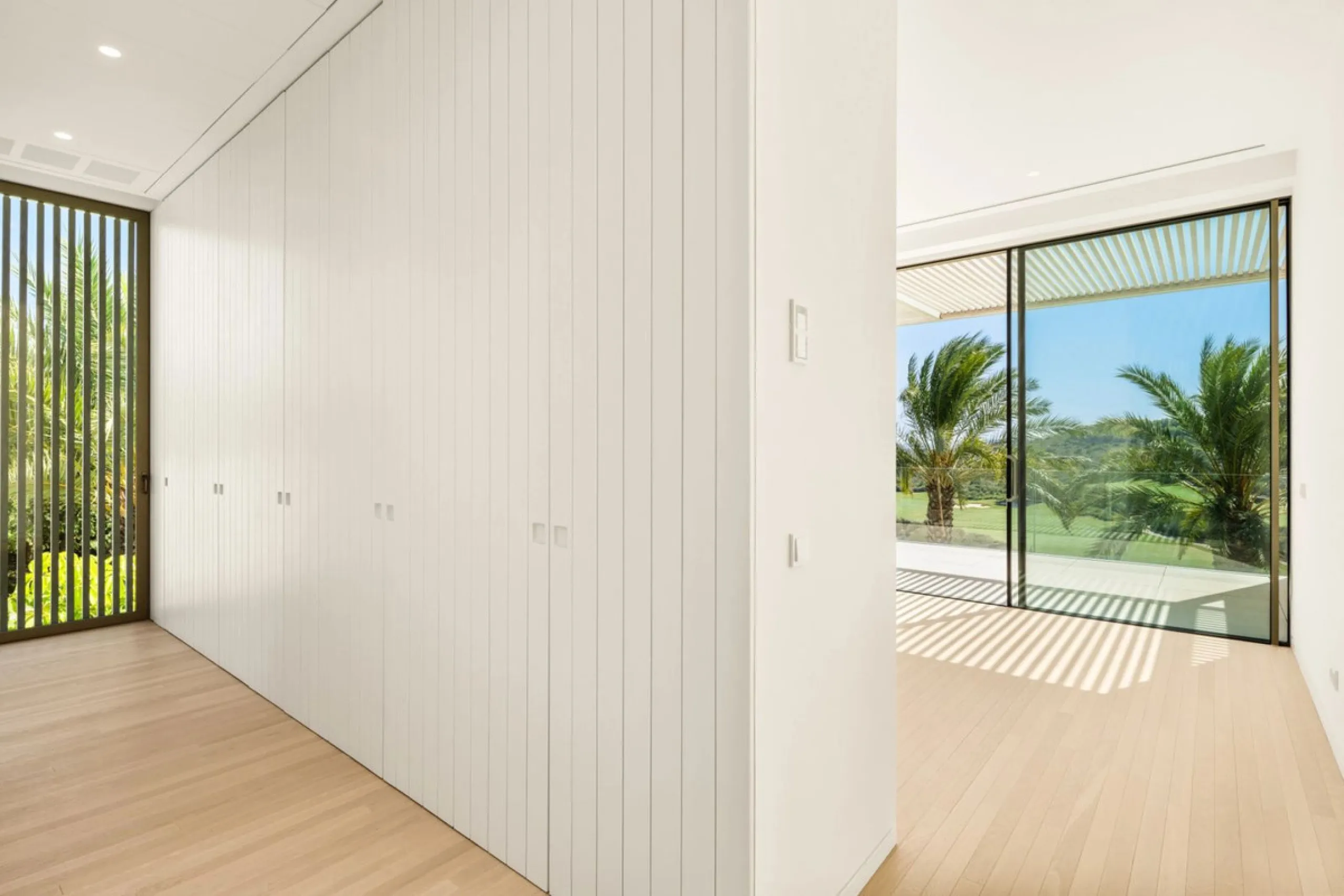House - Detached Villa в продаже в Casares, Málaga. В доме 5 спален и 7 ванных комнат. Площадь дома 752 м². Площадь участка 2145 м²