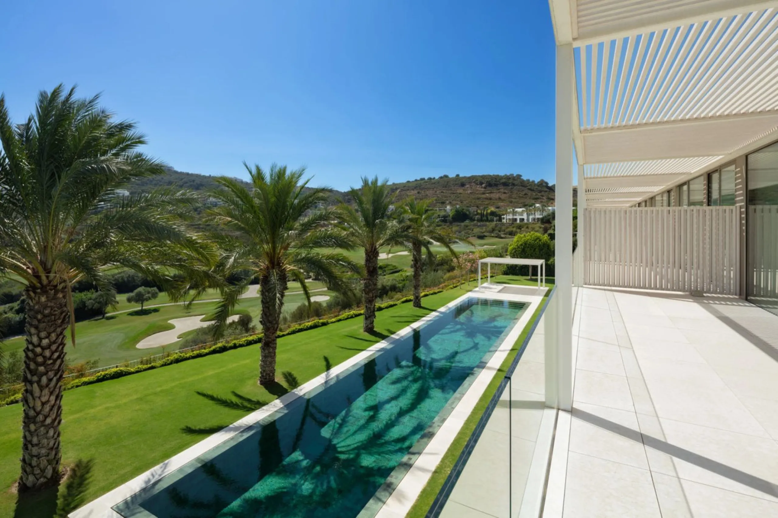 House - Detached Villa в продаже в Casares, Málaga. В доме 5 спален и 7 ванных комнат. Площадь дома 752 м². Площадь участка 2145 м²