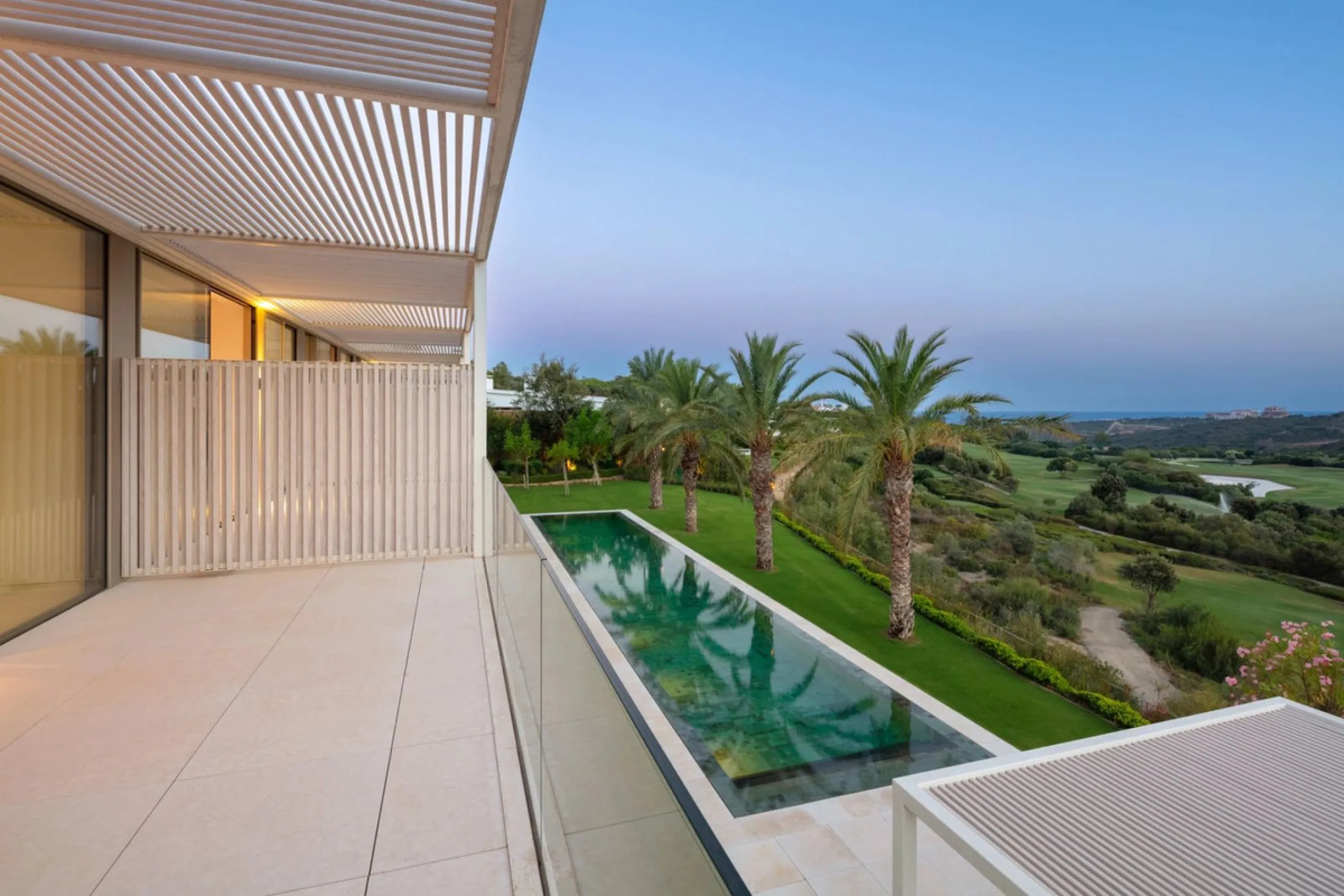 House - Detached Villa в продаже в Casares, Málaga. В доме 5 спален и 7 ванных комнат. Площадь дома 752 м². Площадь участка 2145 м²
