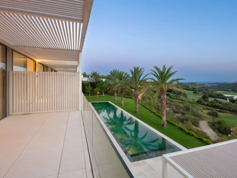 House - Detached Villa в продаже в Casares, Málaga. В доме 5 спален и 7 ванных комнат. Площадь дома 752 м². Площадь участка 2145 м²