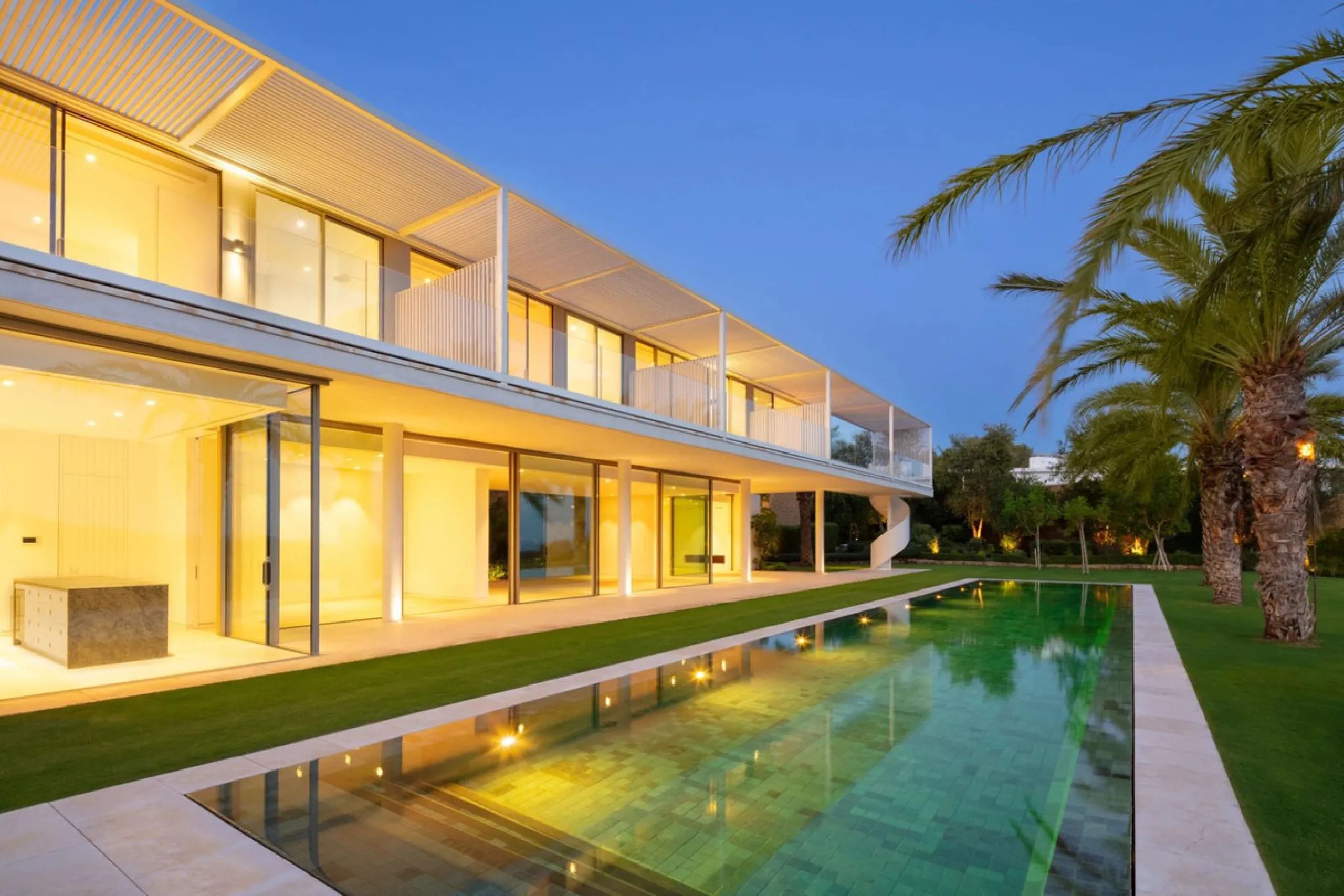 House - Detached Villa в продаже в Casares, Málaga. В доме 5 спален и 7 ванных комнат. Площадь дома 752 м². Площадь участка 2145 м²