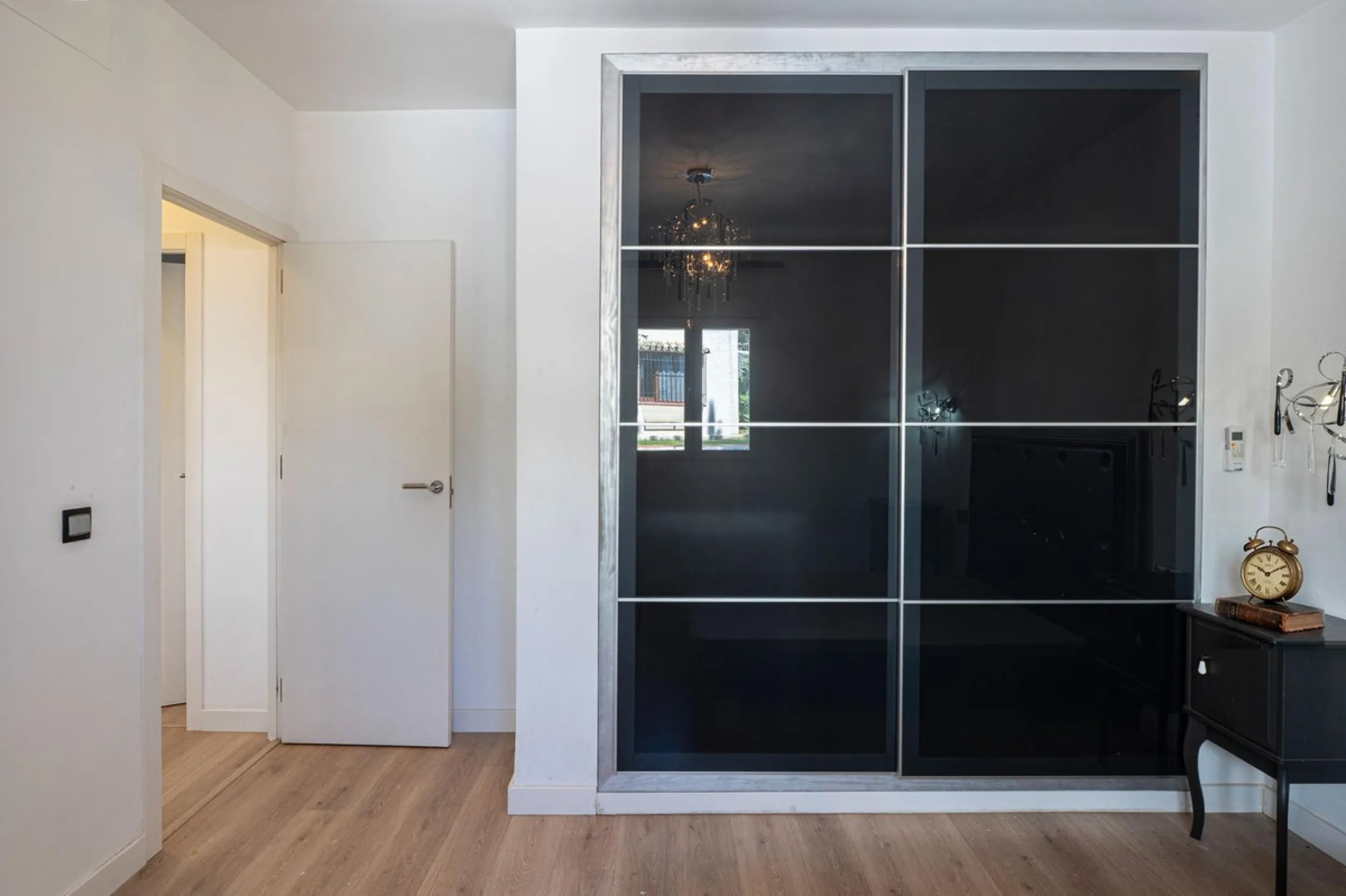 **Flat for Sale in a Quiet Area – Your Seaside Retreat! **