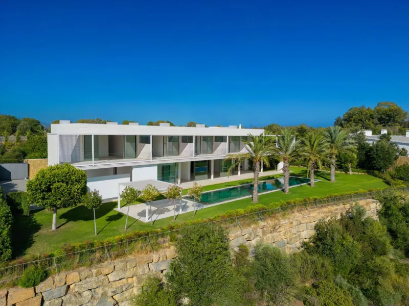 House - Detached Villa в продаже в Casares, Málaga. В доме 5 спален и 7 ванных комнат. Площадь дома 752 м². Площадь участка 2145 м²