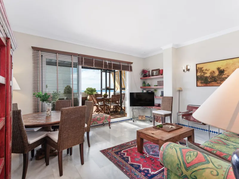 Discover your new home right on the beachfront!