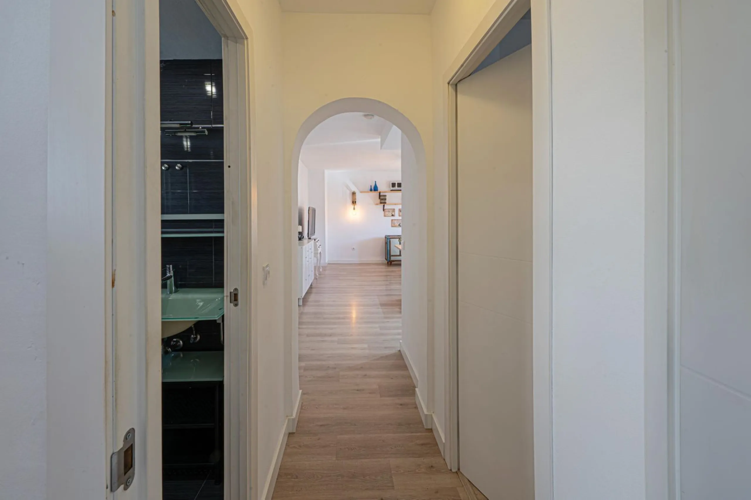 **Flat for Sale in a Quiet Area – Your Seaside Retreat! **