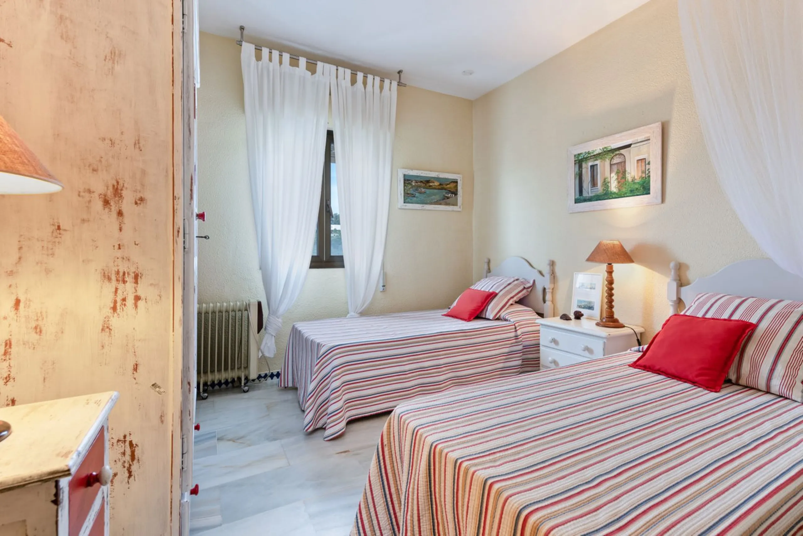 Discover your new home right on the beachfront!