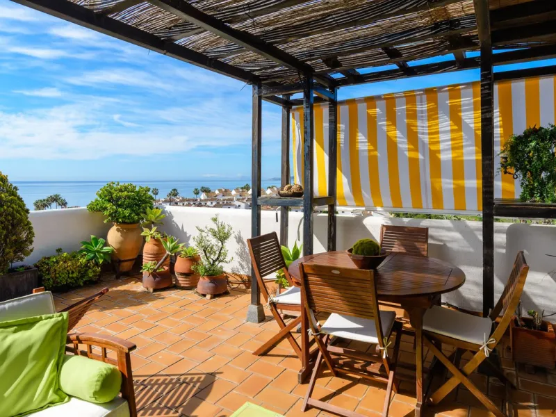Discover your new home right on the beachfront!