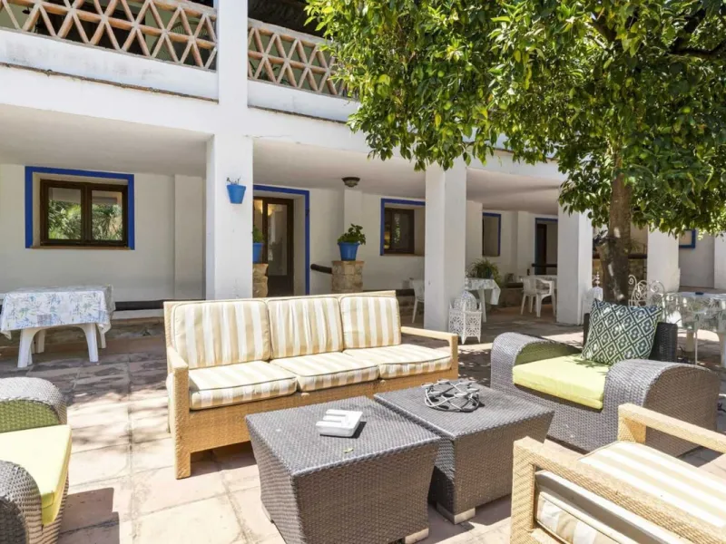 Set in an exceptional natural environment beside the Guadiaro River and at the entrance of the majestic Los Alcornocales Natural Park, this Signature Boutique Hotel & Restaurant represents a rare opportunity for investors seeking a unique hospitality asse