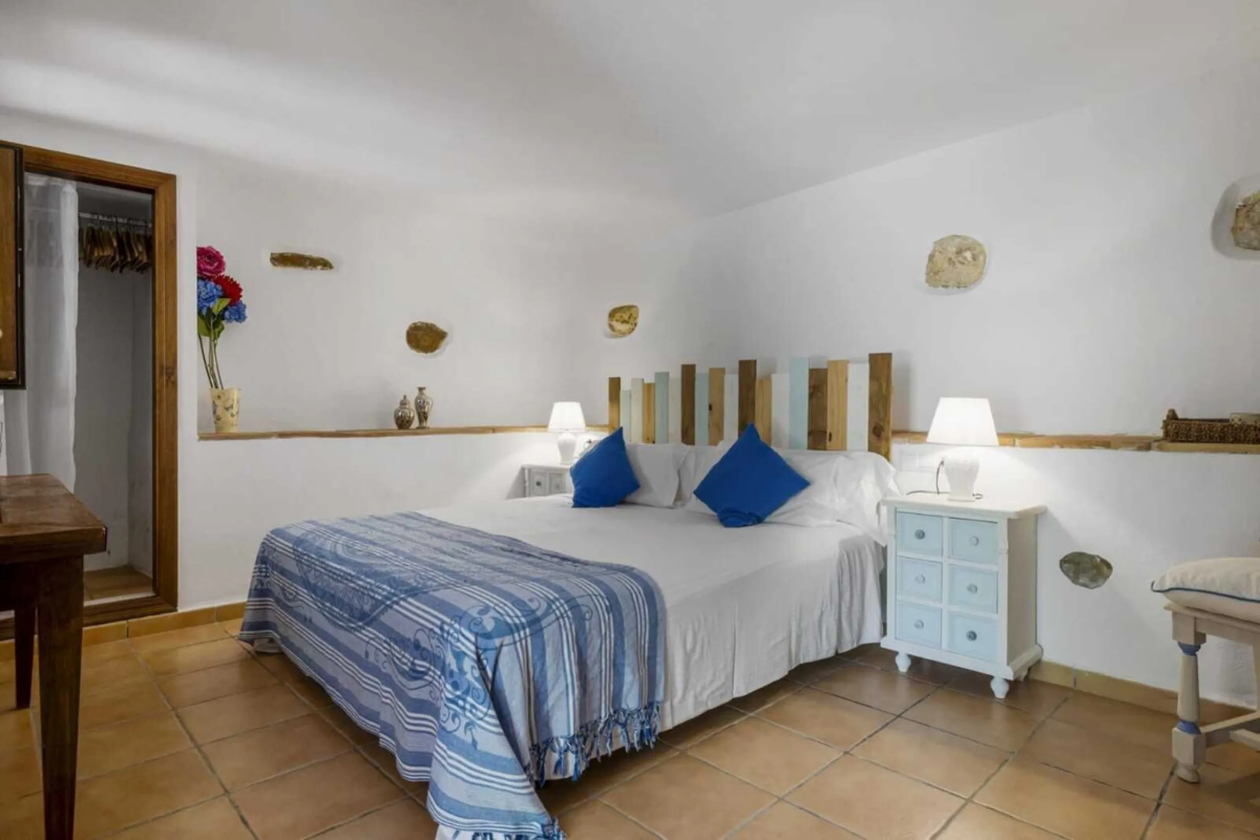 Set in an exceptional natural environment beside the Guadiaro River and at the entrance of the majestic Los Alcornocales Natural Park, this Signature Boutique Hotel & Restaurant represents a rare opportunity for investors seeking a unique hospitality asse