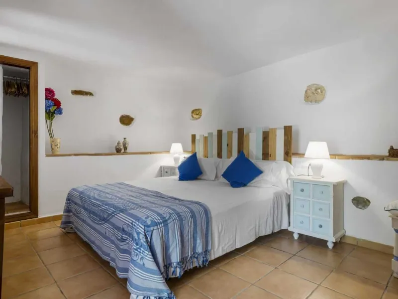 Set in an exceptional natural environment beside the Guadiaro River and at the entrance of the majestic Los Alcornocales Natural Park, this Signature Boutique Hotel & Restaurant represents a rare opportunity for investors seeking a unique hospitality asse