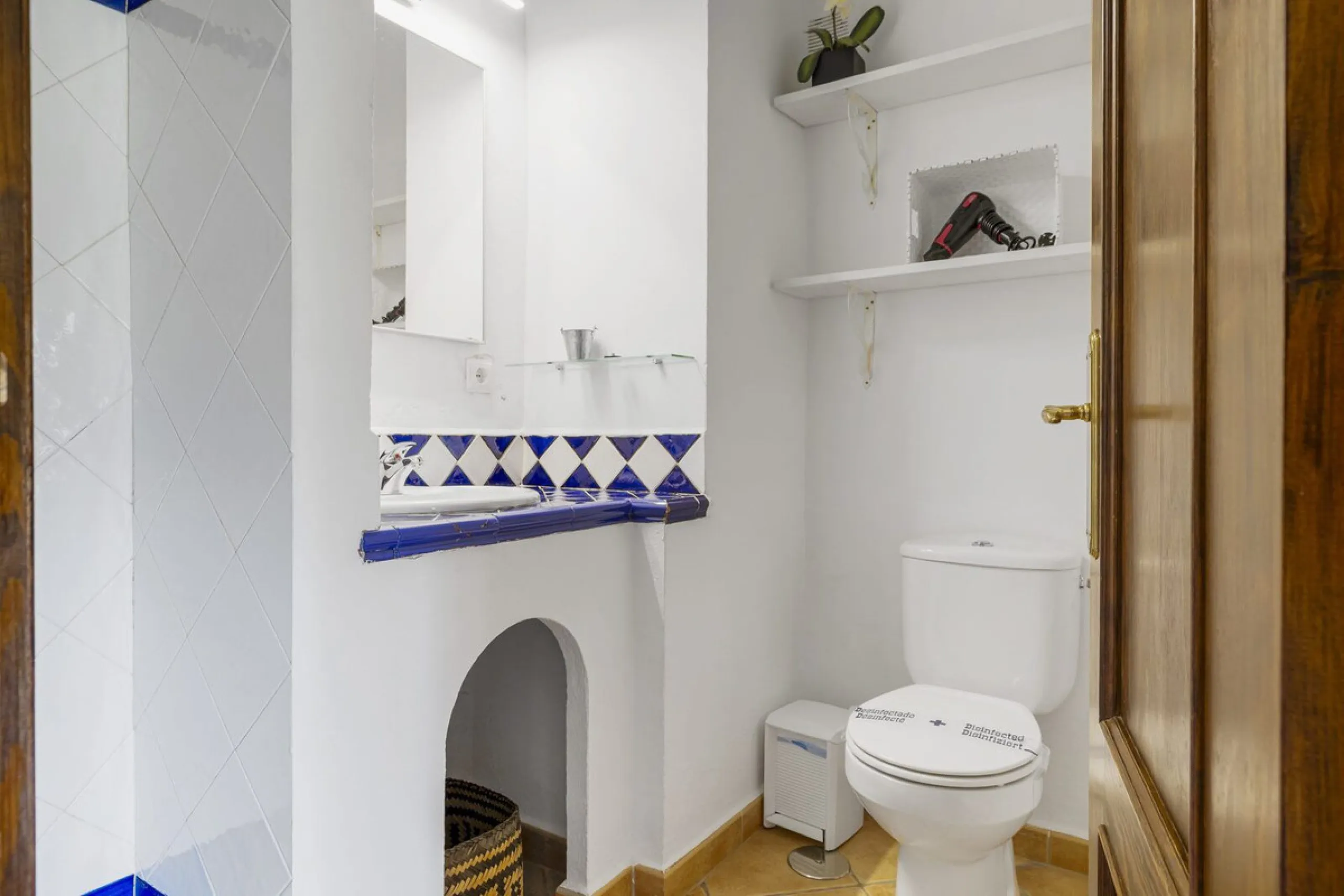 Set in an exceptional natural environment beside the Guadiaro River and at the entrance of the majestic Los Alcornocales Natural Park, this Signature Boutique Hotel & Restaurant represents a rare opportunity for investors seeking a unique hospitality asse