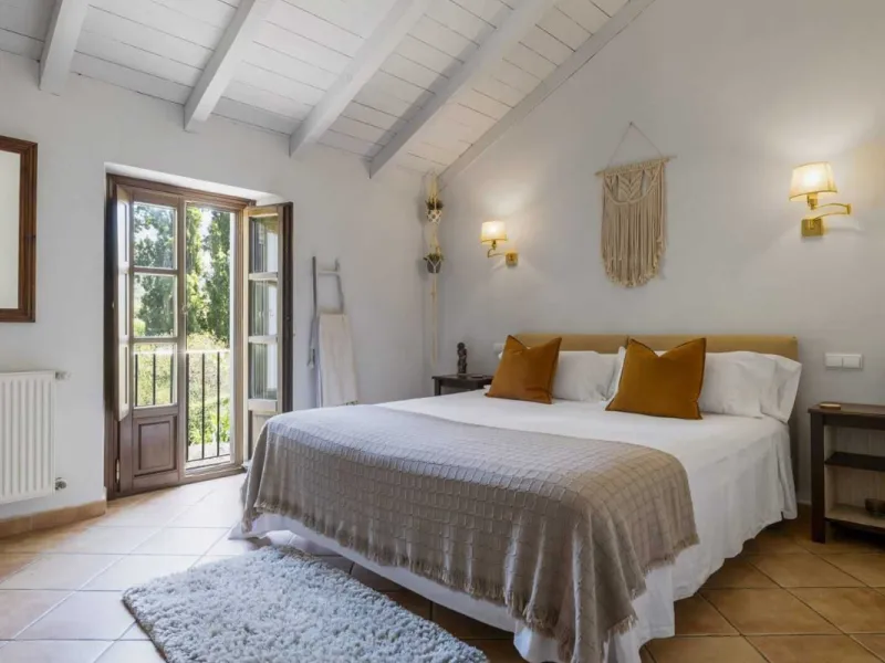 Set in an exceptional natural environment beside the Guadiaro River and at the entrance of the majestic Los Alcornocales Natural Park, this Signature Boutique Hotel & Restaurant represents a rare opportunity for investors seeking a unique hospitality asse