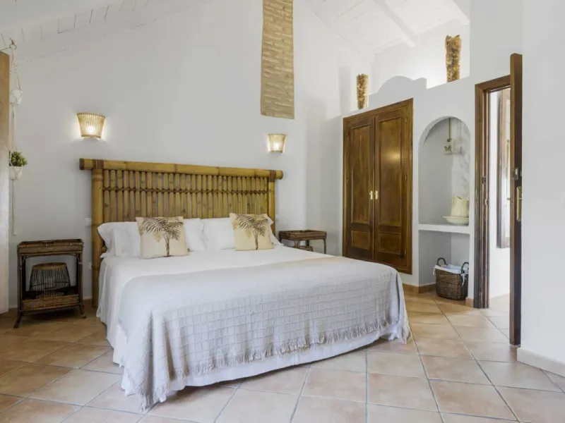 Set in an exceptional natural environment beside the Guadiaro River and at the entrance of the majestic Los Alcornocales Natural Park, this Signature Boutique Hotel & Restaurant represents a rare opportunity for investors seeking a unique hospitality asse
