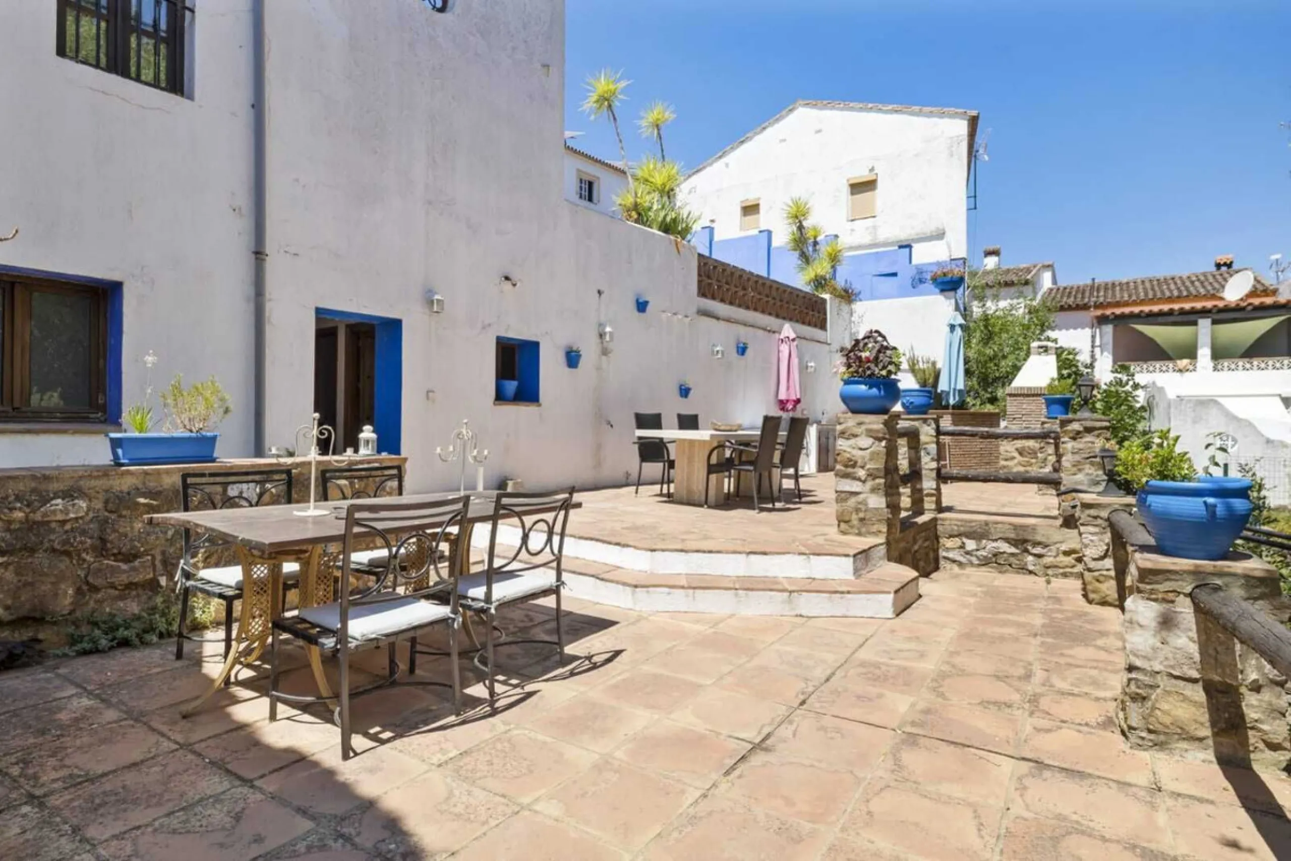 Set in an exceptional natural environment beside the Guadiaro River and at the entrance of the majestic Los Alcornocales Natural Park, this Signature Boutique Hotel & Restaurant represents a rare opportunity for investors seeking a unique hospitality asse
