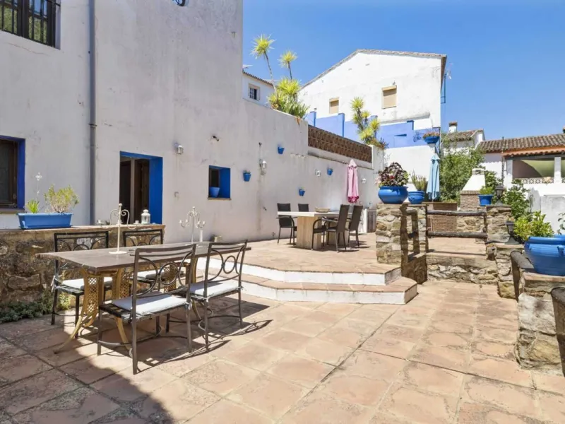 Set in an exceptional natural environment beside the Guadiaro River and at the entrance of the majestic Los Alcornocales Natural Park, this Signature Boutique Hotel & Restaurant represents a rare opportunity for investors seeking a unique hospitality asse