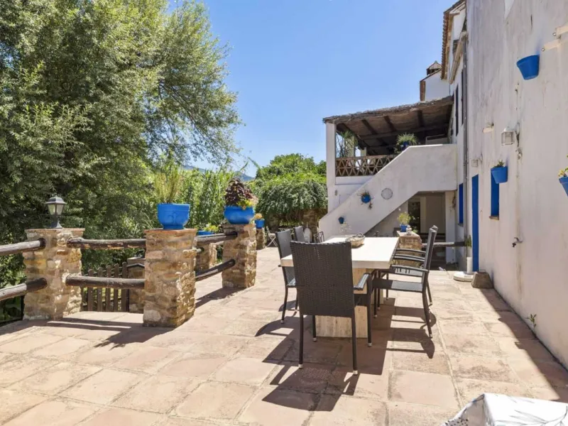 Set in an exceptional natural environment beside the Guadiaro River and at the entrance of the majestic Los Alcornocales Natural Park, this Signature Boutique Hotel & Restaurant represents a rare opportunity for investors seeking a unique hospitality asse