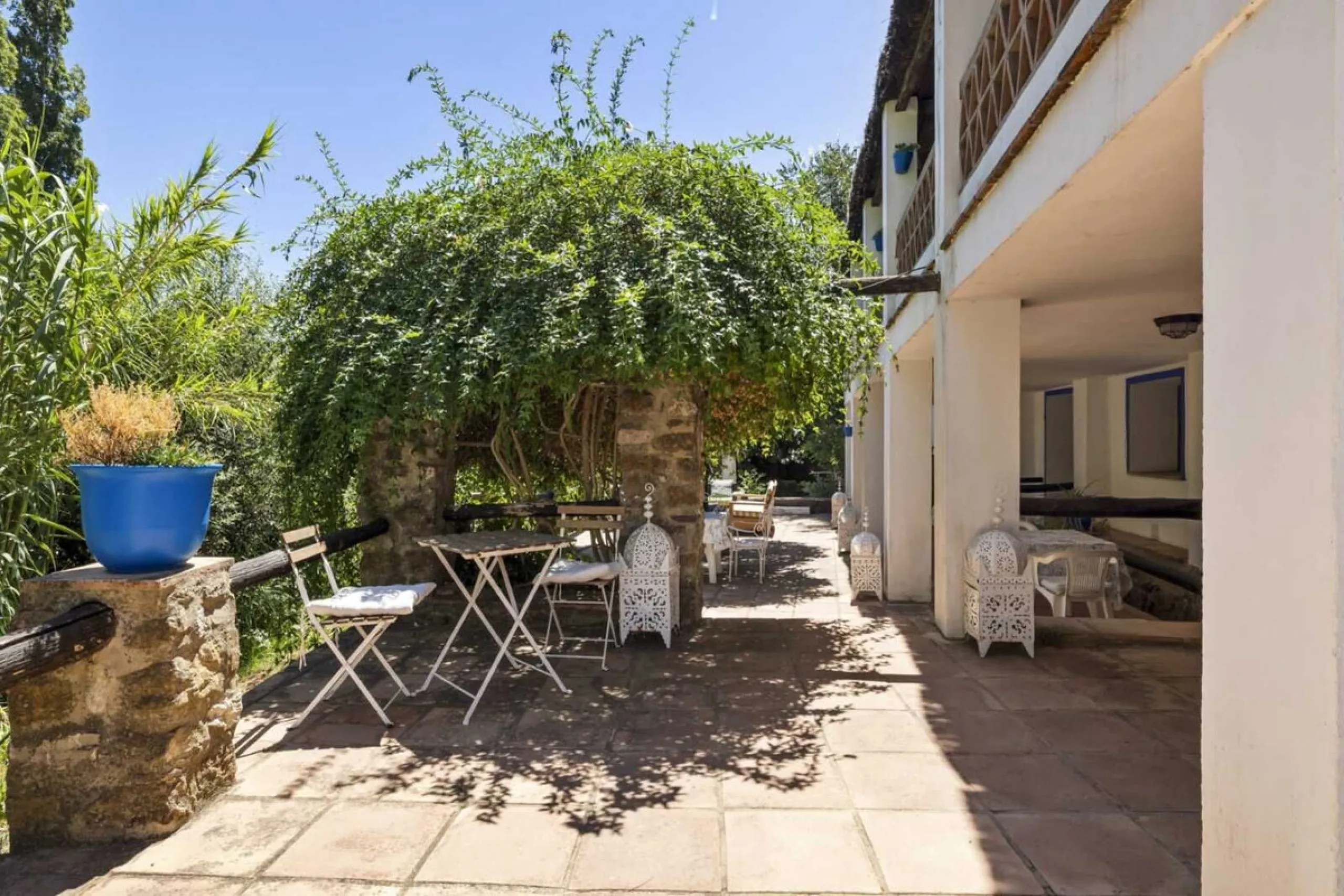 Set in an exceptional natural environment beside the Guadiaro River and at the entrance of the majestic Los Alcornocales Natural Park, this Signature Boutique Hotel & Restaurant represents a rare opportunity for investors seeking a unique hospitality asse