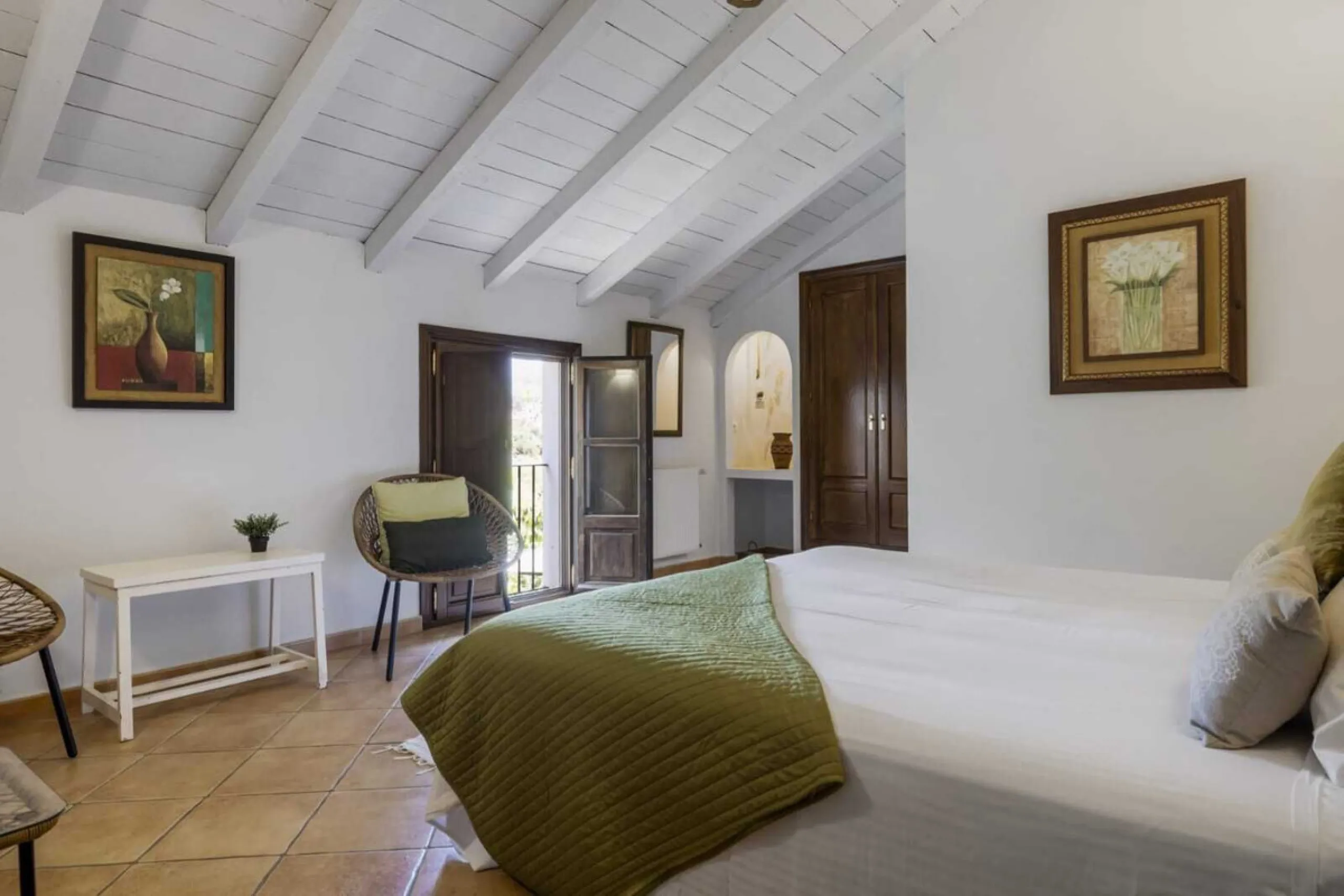 Set in an exceptional natural environment beside the Guadiaro River and at the entrance of the majestic Los Alcornocales Natural Park, this Signature Boutique Hotel & Restaurant represents a rare opportunity for investors seeking a unique hospitality asse