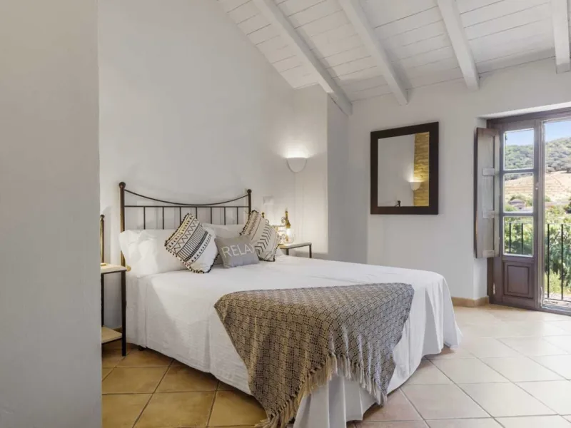 Set in an exceptional natural environment beside the Guadiaro River and at the entrance of the majestic Los Alcornocales Natural Park, this Signature Boutique Hotel & Restaurant represents a rare opportunity for investors seeking a unique hospitality asse