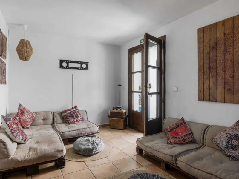 Set in an exceptional natural environment beside the Guadiaro River and at the entrance of the majestic Los Alcornocales Natural Park, this Signature Boutique Hotel & Restaurant represents a rare opportunity for investors seeking a unique hospitality asse