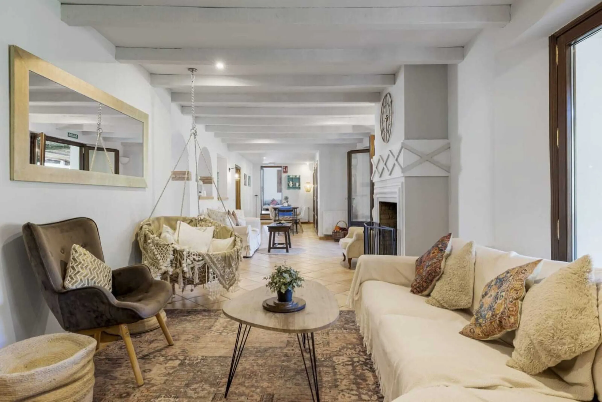 Set in an exceptional natural environment beside the Guadiaro River and at the entrance of the majestic Los Alcornocales Natural Park, this Signature Boutique Hotel & Restaurant represents a rare opportunity for investors seeking a unique hospitality asse