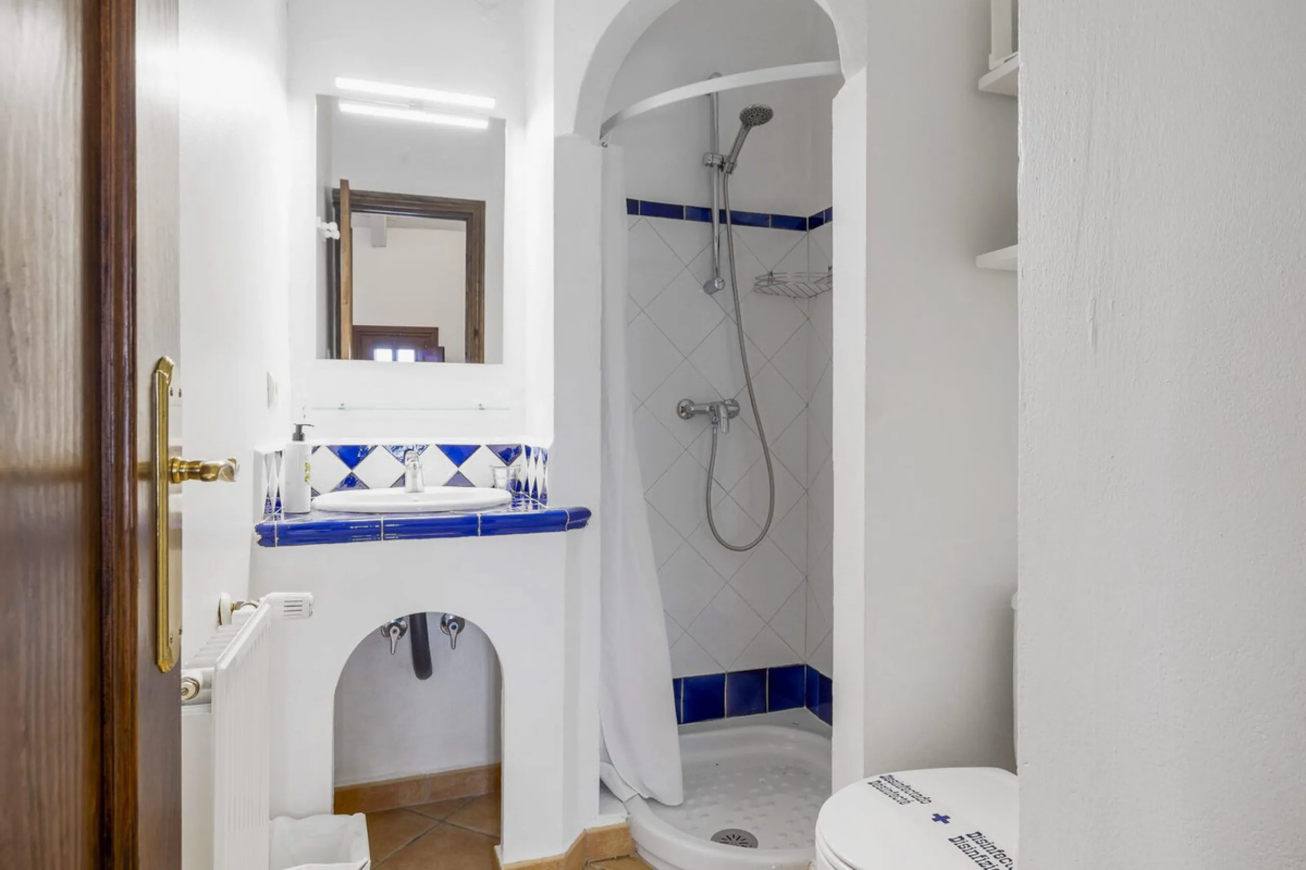 Set in an exceptional natural environment beside the Guadiaro River and at the entrance of the majestic Los Alcornocales Natural Park, this Signature Boutique Hotel & Restaurant represents a rare opportunity for investors seeking a unique hospitality asse