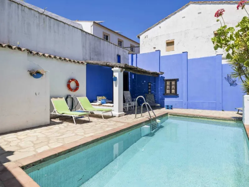 Set in an exceptional natural environment beside the Guadiaro River and at the entrance of the majestic Los Alcornocales Natural Park, this Signature Boutique Hotel & Restaurant represents a rare opportunity for investors seeking a unique hospitality asse