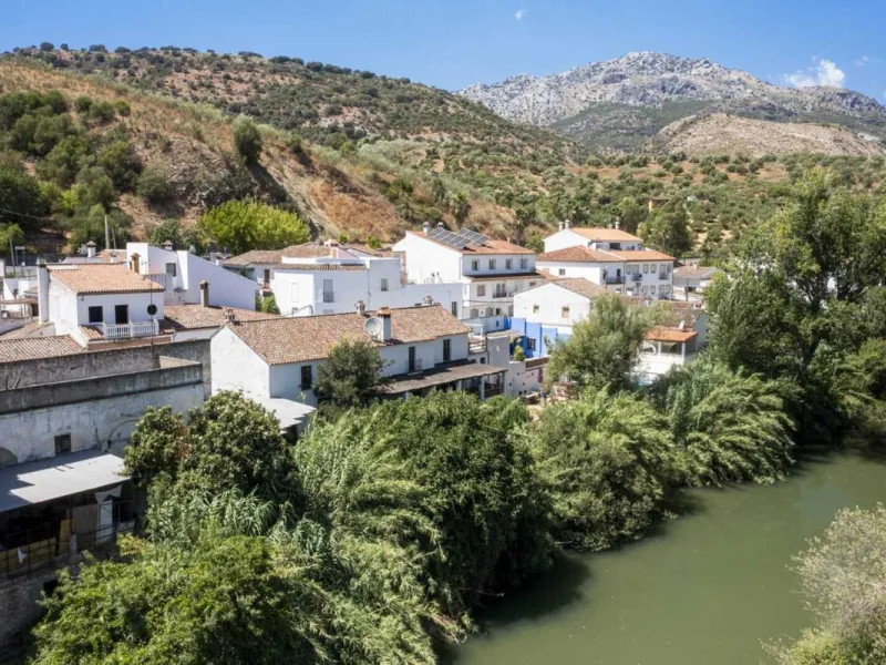 Set in an exceptional natural environment beside the Guadiaro River and at the entrance of the majestic Los Alcornocales Natural Park, this Signature Boutique Hotel & Restaurant represents a rare opportunity for investors seeking a unique hospitality asse