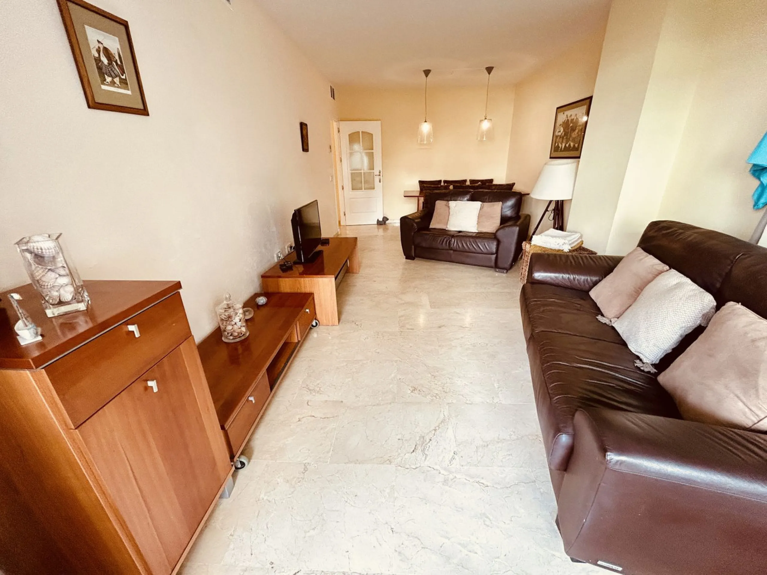 A charming garden apartment on a fantastic community with direct access to Duquesa Marina and the beautiful sandy beach.