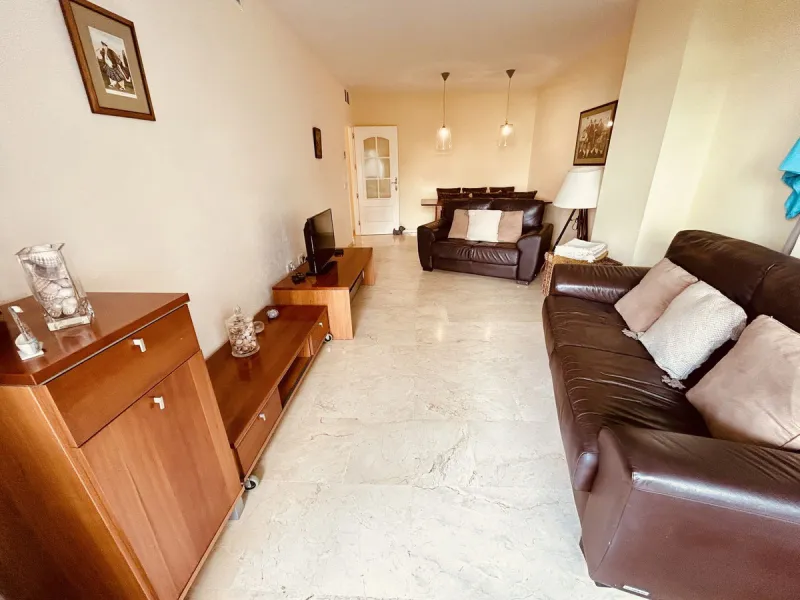 A charming garden apartment on a fantastic community with direct access to Duquesa Marina and the beautiful sandy beach.