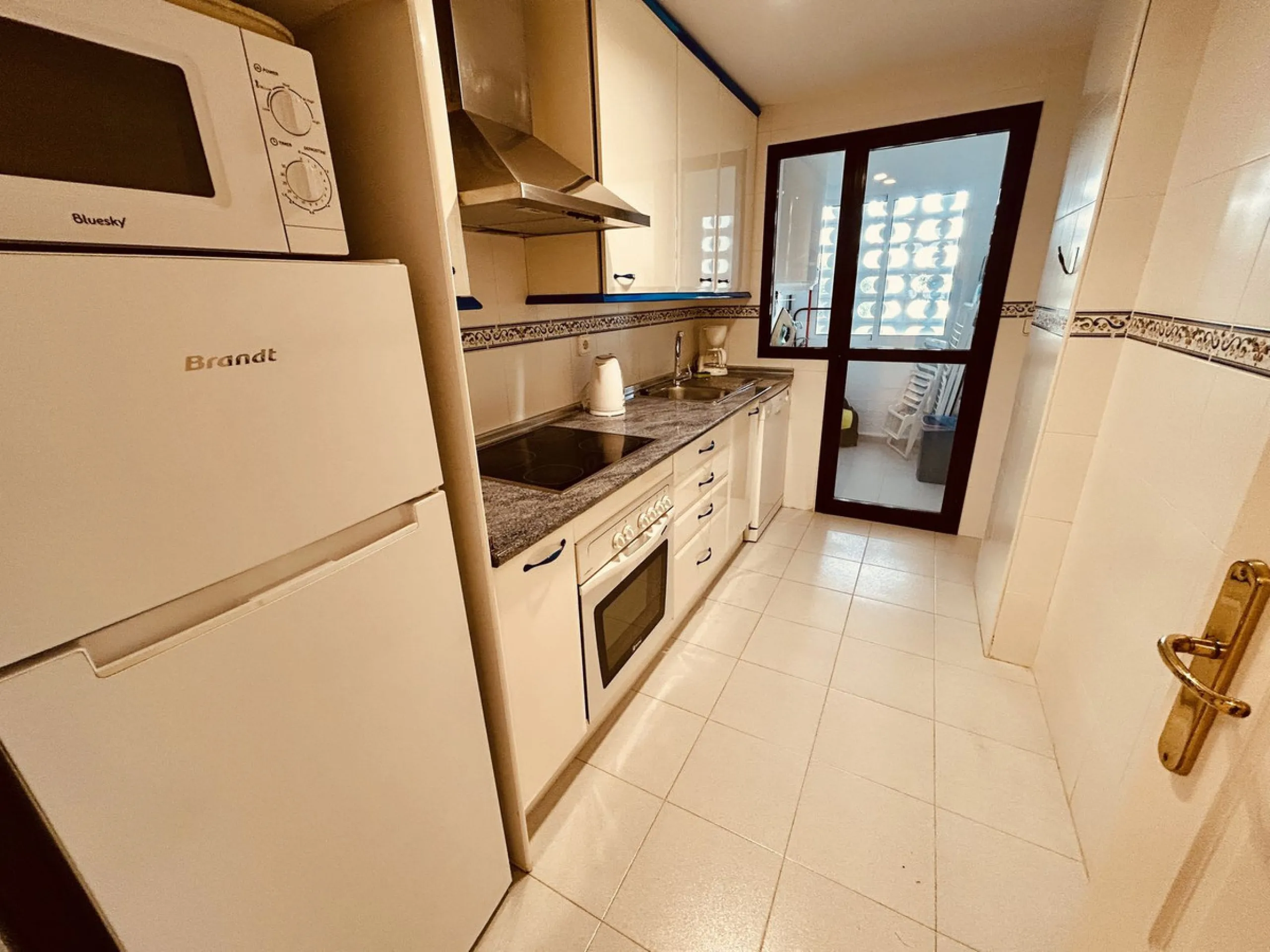 A charming garden apartment on a fantastic community with direct access to Duquesa Marina and the beautiful sandy beach.