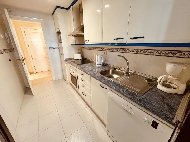 A charming garden apartment on a fantastic community with direct access to Duquesa Marina and the beautiful sandy beach.