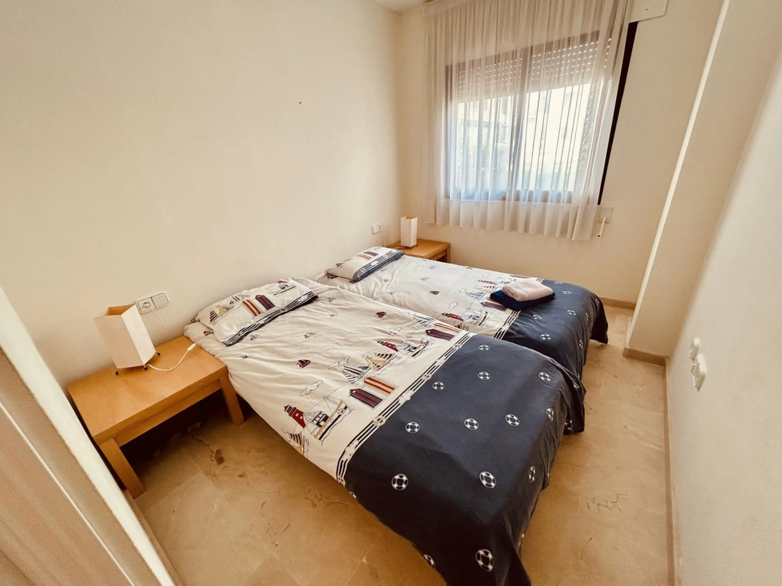 A charming garden apartment on a fantastic community with direct access to Duquesa Marina and the beautiful sandy beach.