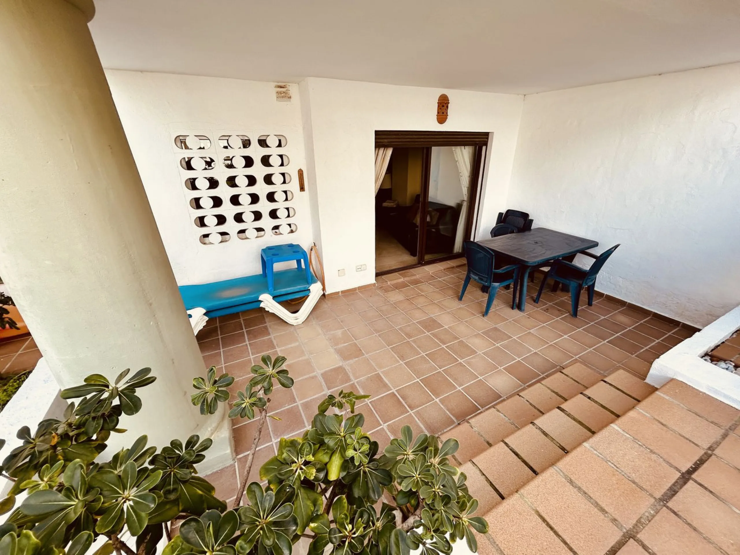 A charming garden apartment on a fantastic community with direct access to Duquesa Marina and the beautiful sandy beach.