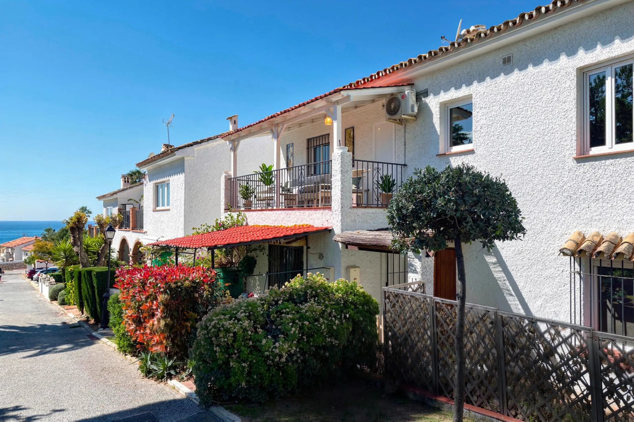 **Flat for Sale in a Quiet Area – Your Seaside Retreat! **