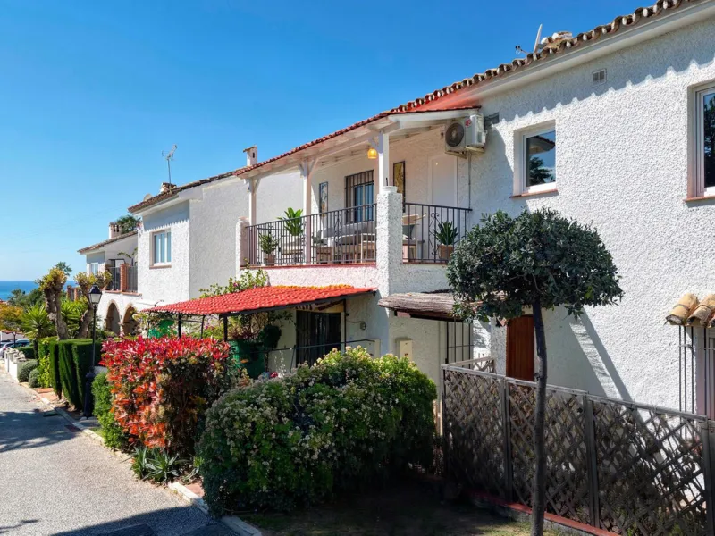 **Flat for Sale in a Quiet Area – Your Seaside Retreat! **