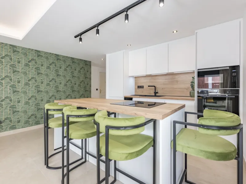 Luxury renovation in Nueva Andalucia. Top quality refurbishment with underfloor heating in the bathrooms and modern fire place.  In la Maestranza, a closed development with 24 hours security, very well maintained gardens and green areas with 2 pools (one 