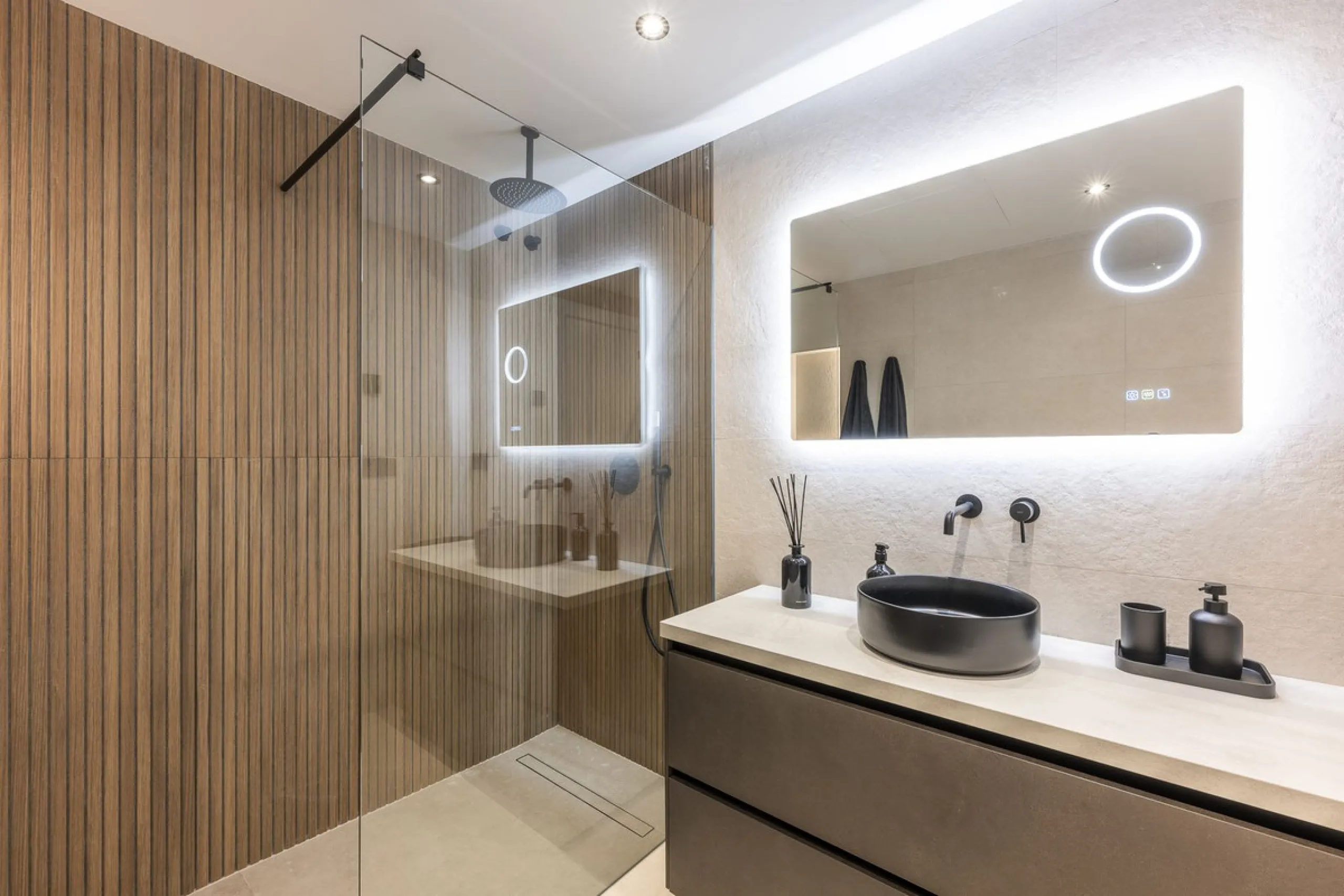Luxury renovation in Nueva Andalucia. Top quality refurbishment with underfloor heating in the bathrooms and modern fire place.  In la Maestranza, a closed development with 24 hours security, very well maintained gardens and green areas with 2 pools (one 