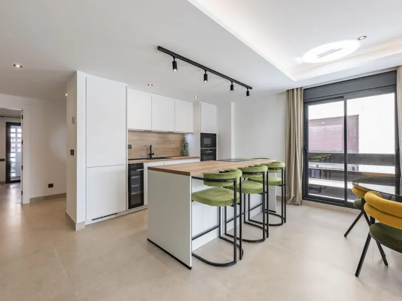 Luxury renovation in Nueva Andalucia. Top quality refurbishment with underfloor heating in the bathrooms and modern fire place.  In la Maestranza, a closed development with 24 hours security, very well maintained gardens and green areas with 2 pools (one 