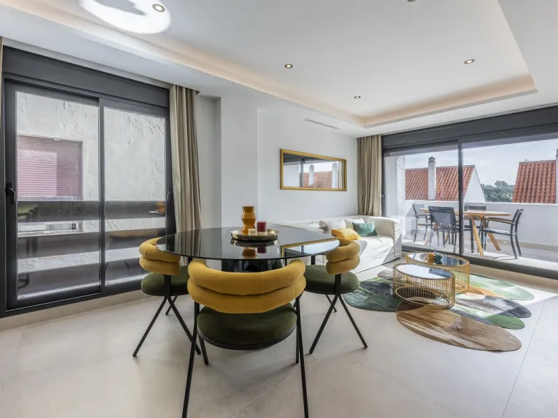 Luxury renovation in Nueva Andalucia. Top quality refurbishment with underfloor heating in the bathrooms and modern fire place.  In la Maestranza, a closed development with 24 hours security, very well maintained gardens and green areas with 2 pools (one 