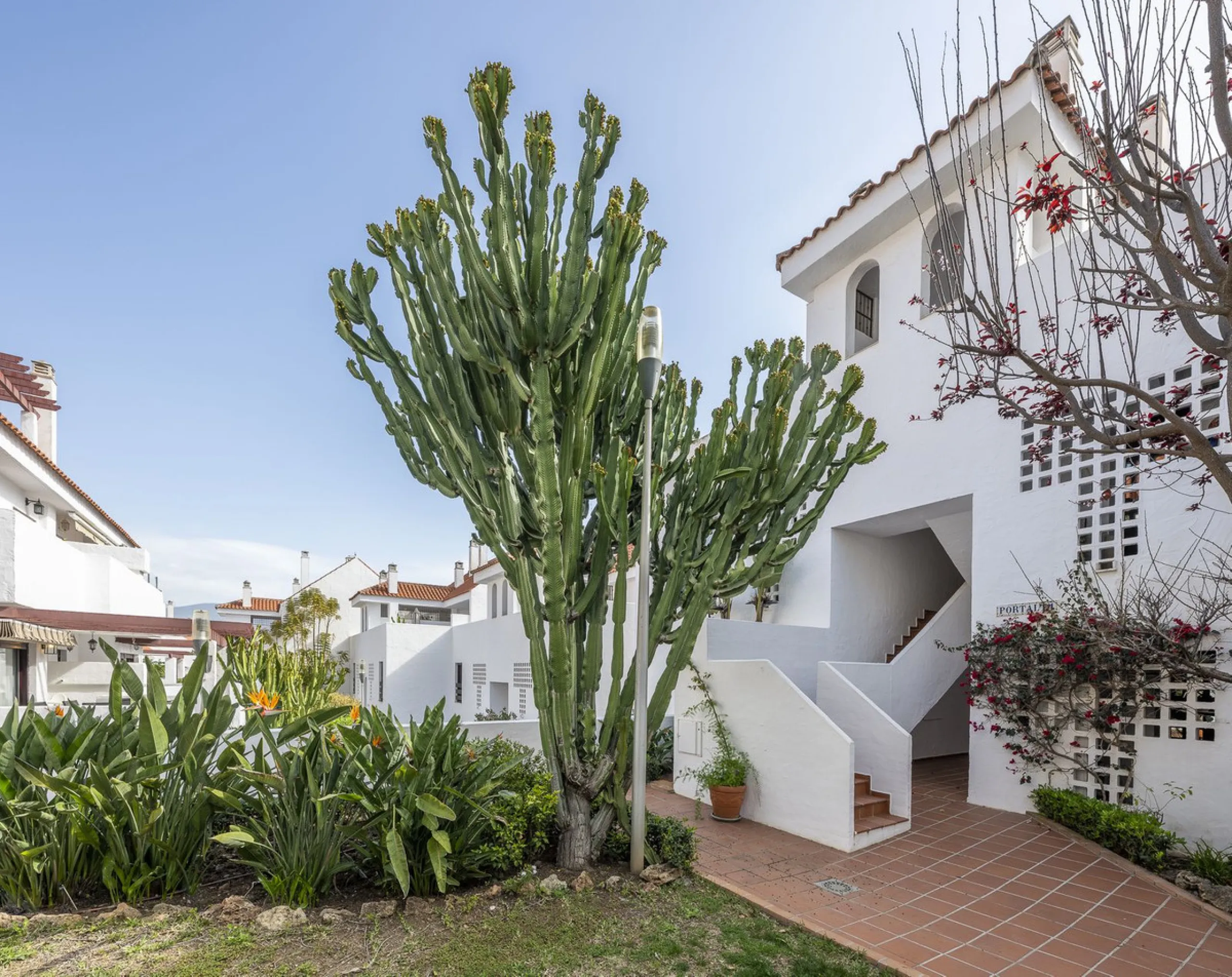 Luxury renovation in Nueva Andalucia. Top quality refurbishment with underfloor heating in the bathrooms and modern fire place.  In la Maestranza, a closed development with 24 hours security, very well maintained gardens and green areas with 2 pools (one 
