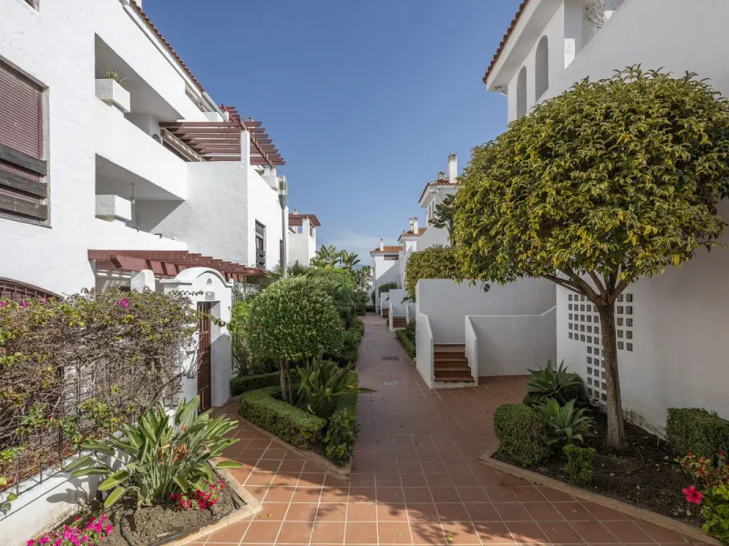 Luxury renovation in Nueva Andalucia. Top quality refurbishment with underfloor heating in the bathrooms and modern fire place.  In la Maestranza, a closed development with 24 hours security, very well maintained gardens and green areas with 2 pools (one 
